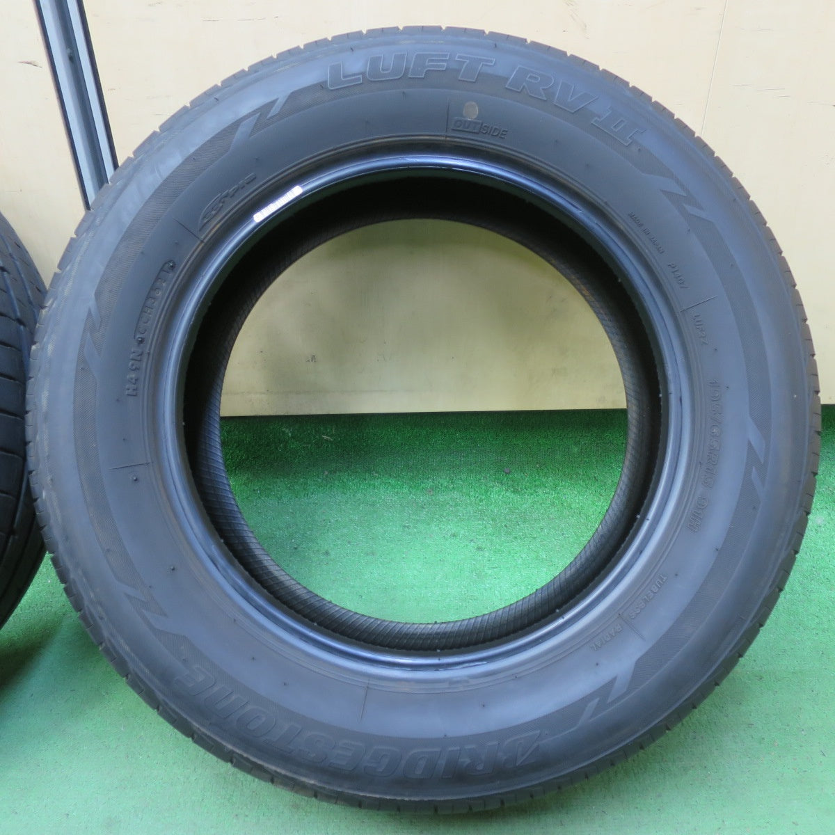 バリ溝!21年!9分★195/65R15 ブリヂストン LUFT RV2 タイヤ 15インチ プリウス ノア ヴォクシー 等★5072207イノタ