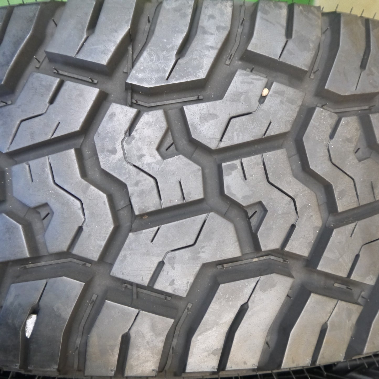 バリ溝!22年!9.5分★265/70R17 121/118Q 10PR ヨコハマ ジオランダー X-AT タイヤ 17インチ ランクル プラド FJクルーザー 等★6071406Hノタ