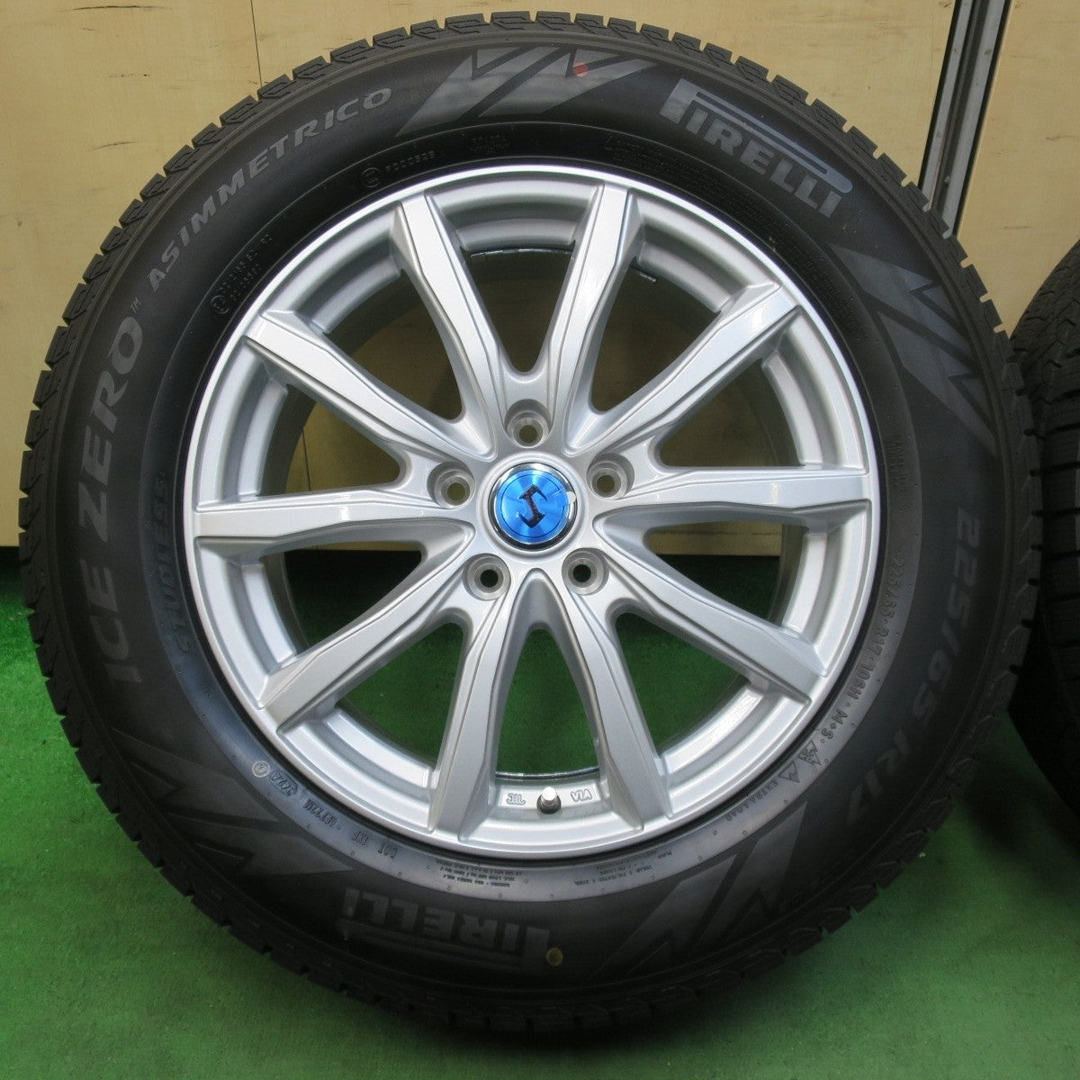 未使用!24年★スタッドレス 225/65R17 ピレリ アイスゼロ アシンメトリコ 社外 アルミ 17インチ PCD114.3/5H★5021417イス