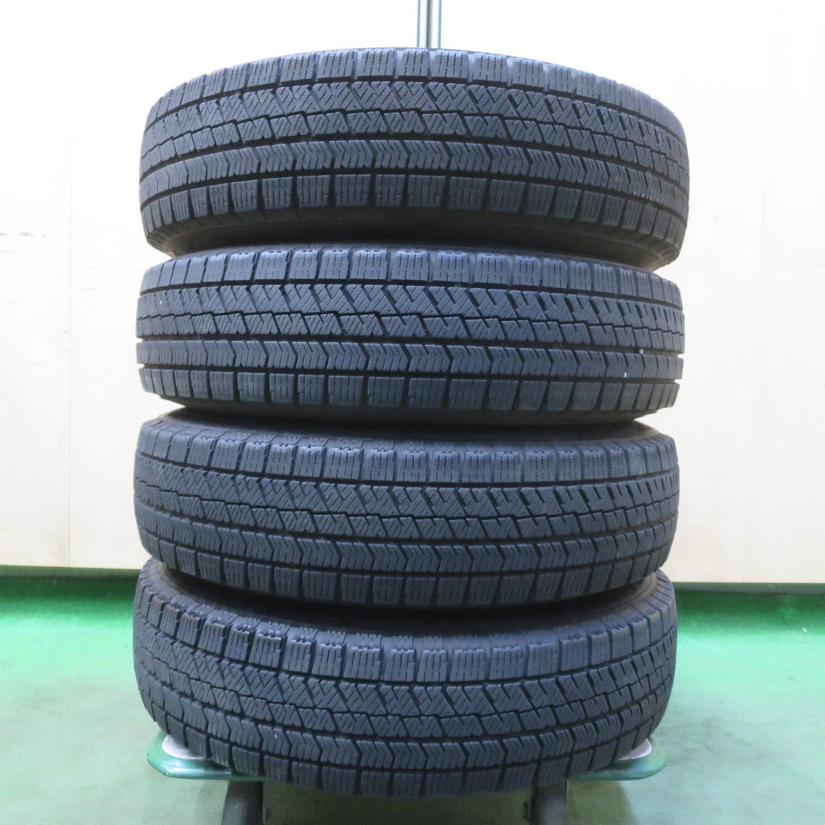 キレイ!23年★スタッドレス 145/80R13 ブリヂストン ブリザック VRX2 NIRVANA NV ニルヴァーナ ニルバーナ 13インチ PCD100/4H★6052710イス