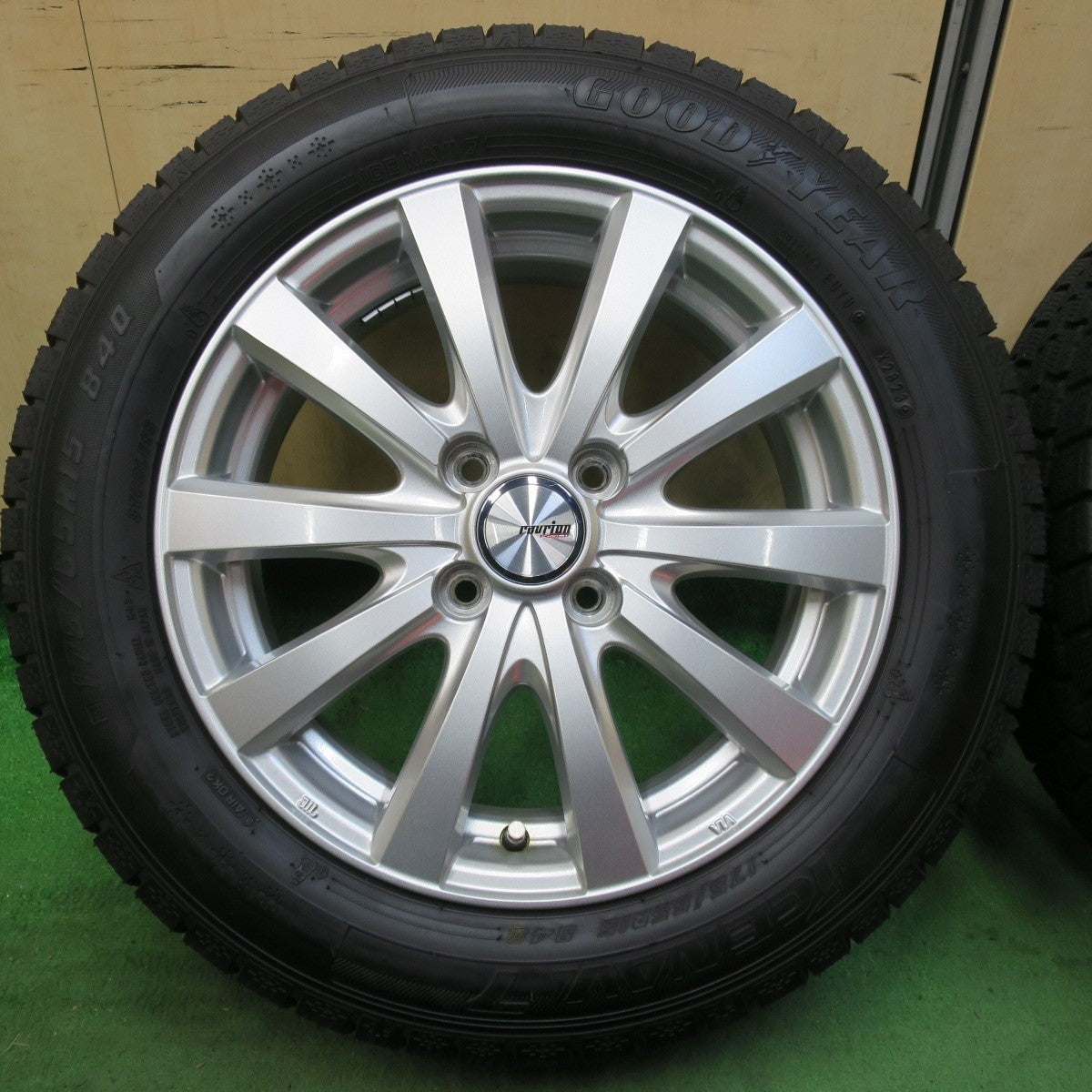 バリ溝!23年!キレイ!ほぼ10分★スタッドレス 175/65R15 グッドイヤー アイスナビ7 ravrion RS01 ラブリオン 15インチ PCD100/4H★5021709イス