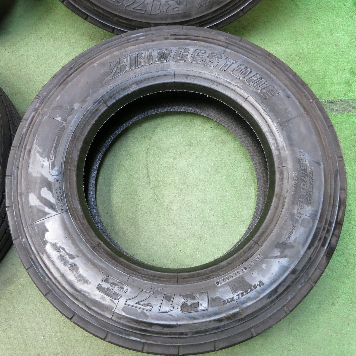 新車外し!25年★トラック タイヤ 265/70R19.5 140/138J ブリヂストン R173 19.5インチ★5100703ナノタ