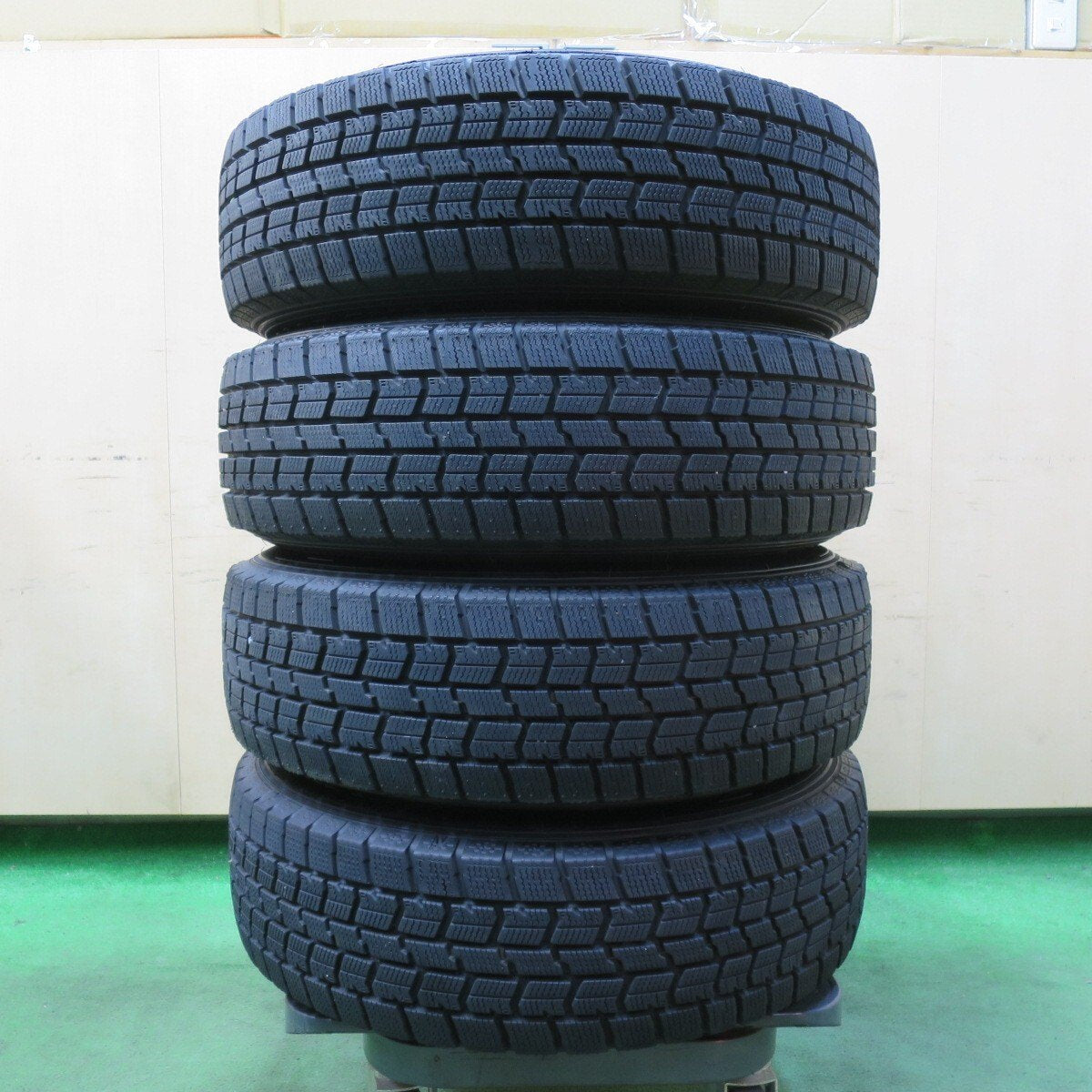 バリ溝!22年!キレイ!ほぼ10分★スタッドレス 175/70R14 グッドイヤー アイスナビ7 ravrion RS01 ラブリオン 14インチ PCD100/4H★5011804イス