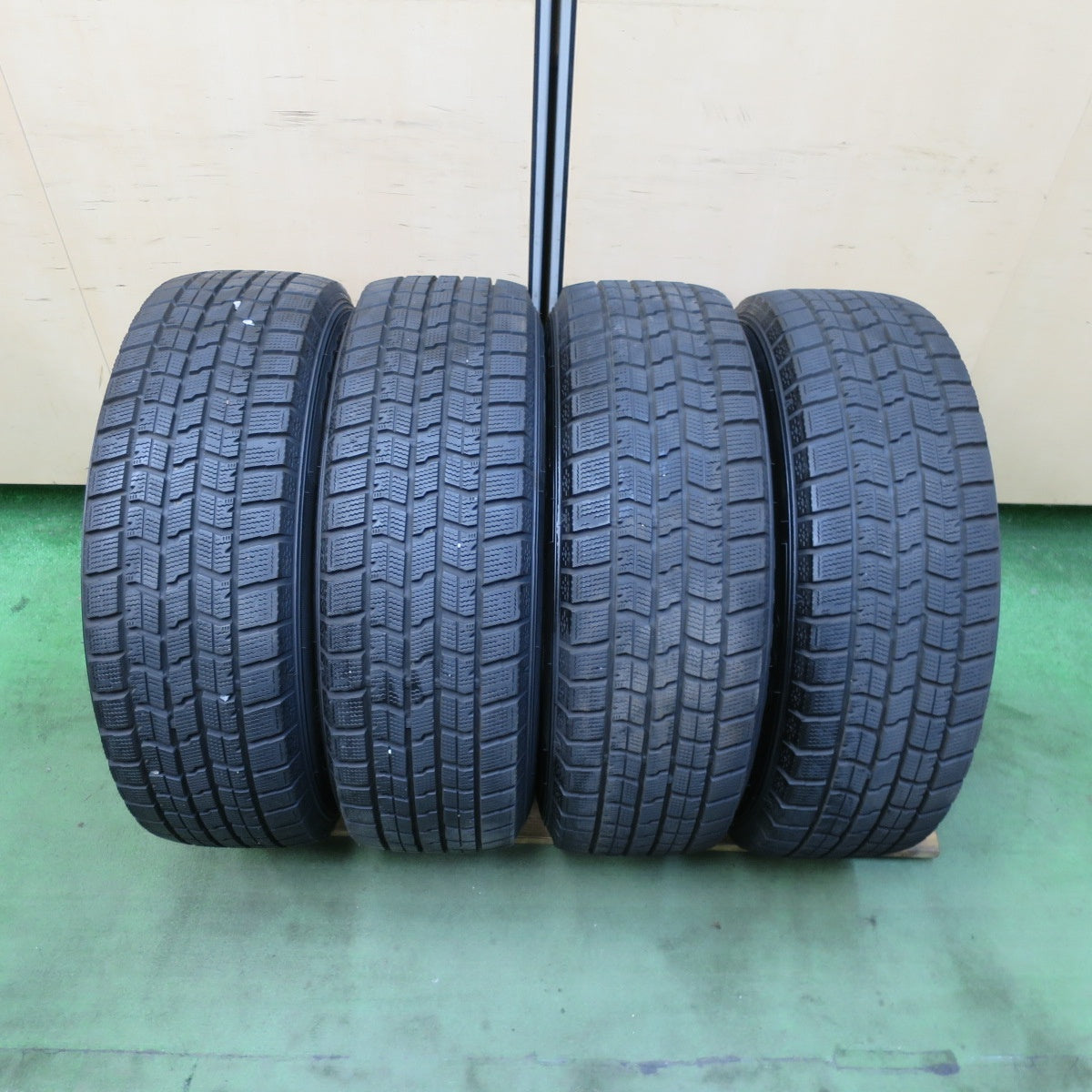 バリ溝!21年!キレイ!9.5分★スタッドレス 205/65R16 グッドイヤー アイスナビ7 ravrion RS01 ラブリオン 16インチ PCD114.3/5H★5092502TTス