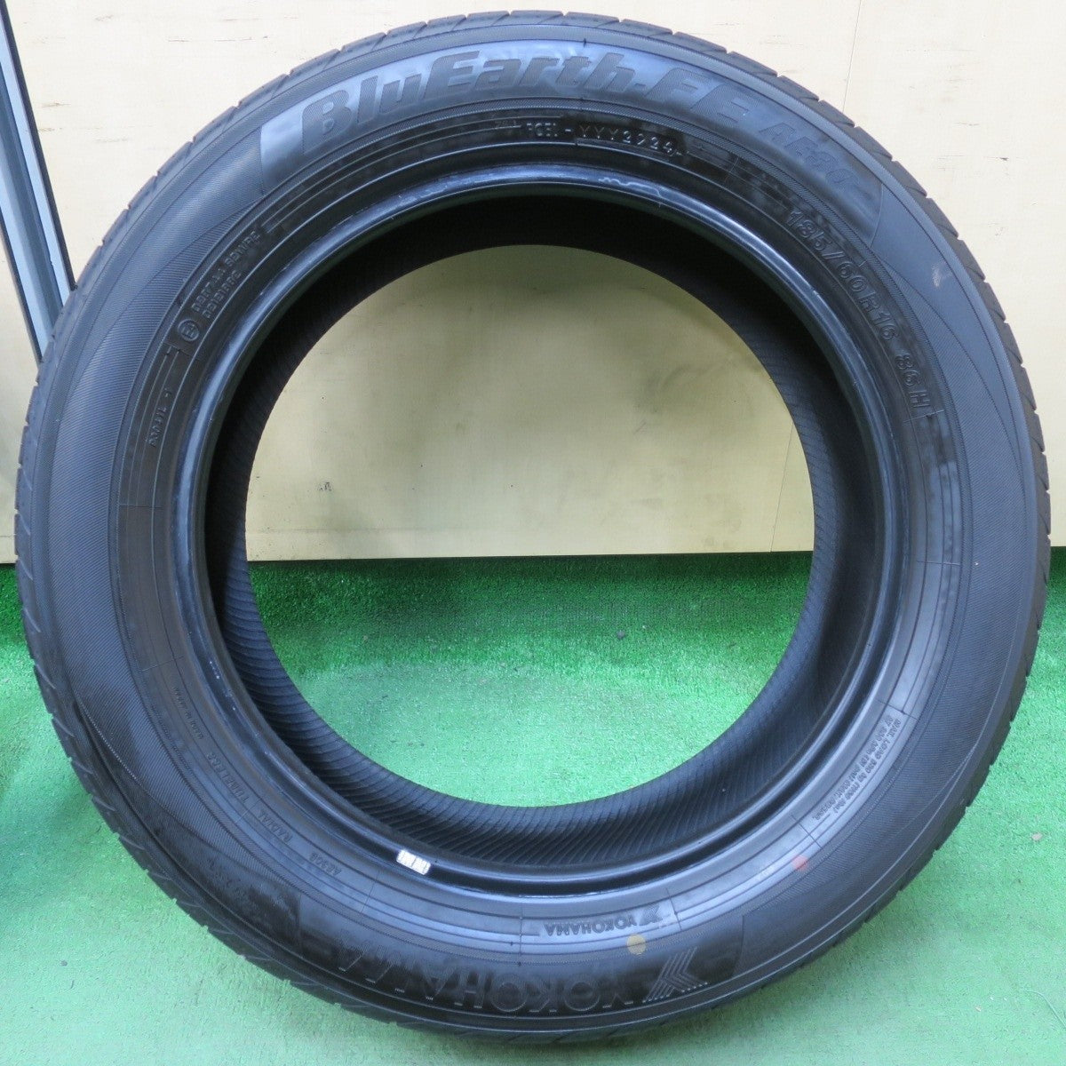 新車外し 24年★185/60R16 ヨコハマ BluEarth-FE AE30 16インチ アクア ラクティス フィット ノート マツダ2等★5040406イノタ