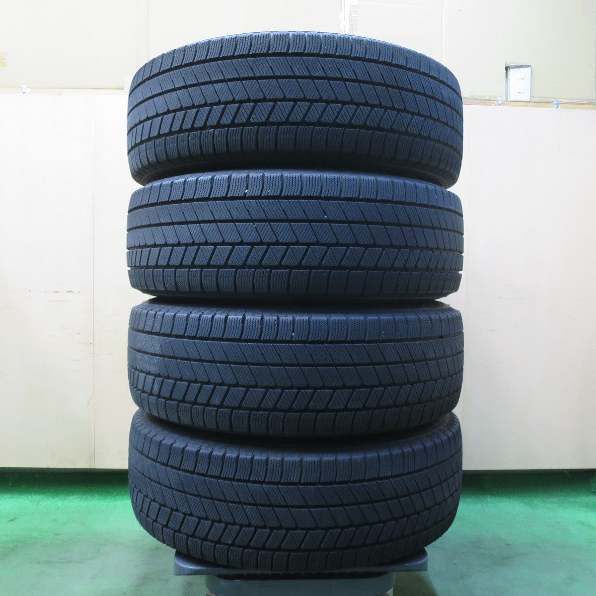 バリ溝!22年!キレイ!9分★スタッドレス 225/65R17 ブリヂストン ブリザック VRX3 PREO プレオ 17インチ PCD114.3/5H★5112201イス