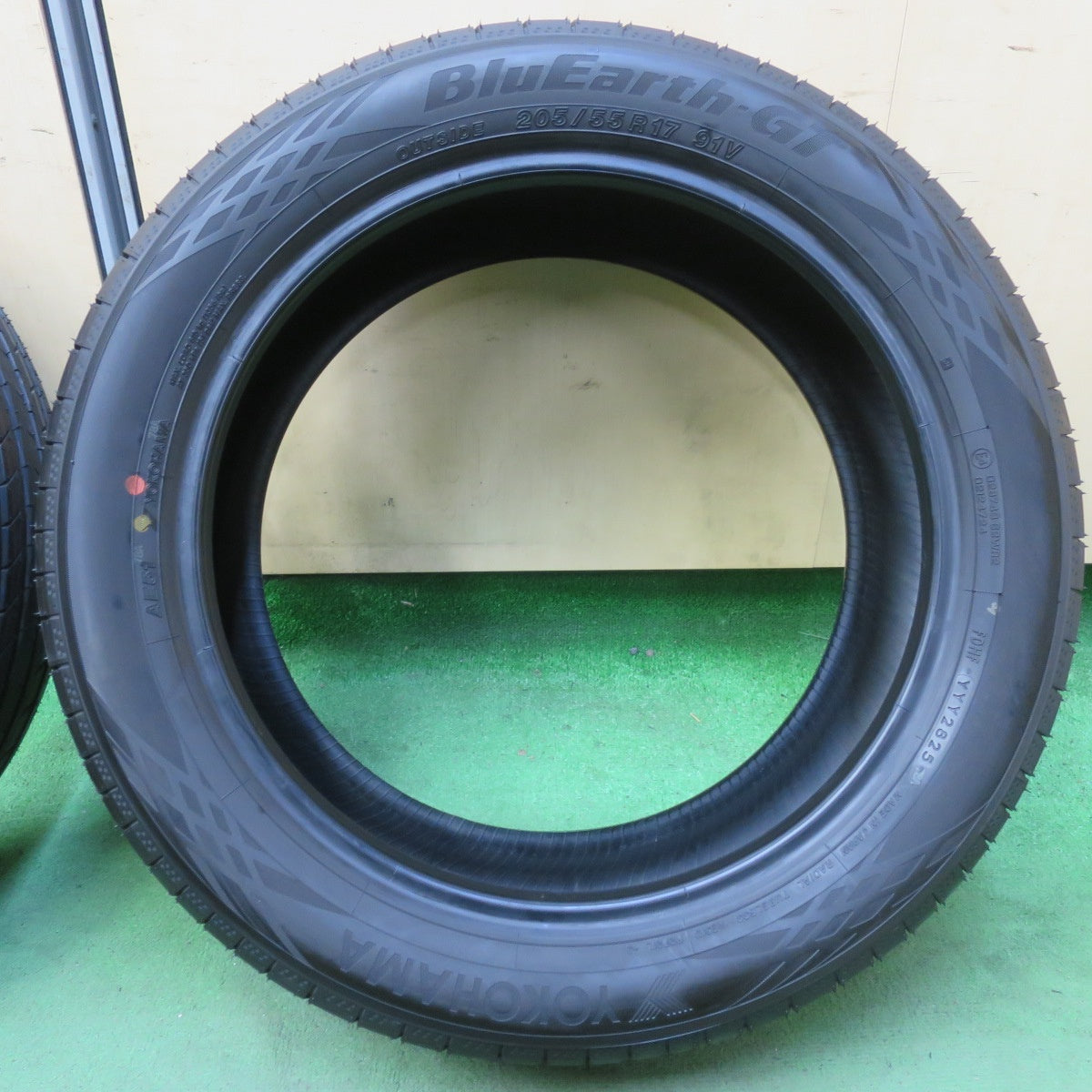 新車外し!25年★205/55R17 ヨコハマ BluEarth-GT AE51 ブルーアース タイヤ 17インチ ノア ヴォクシー 等★5092709イノタ