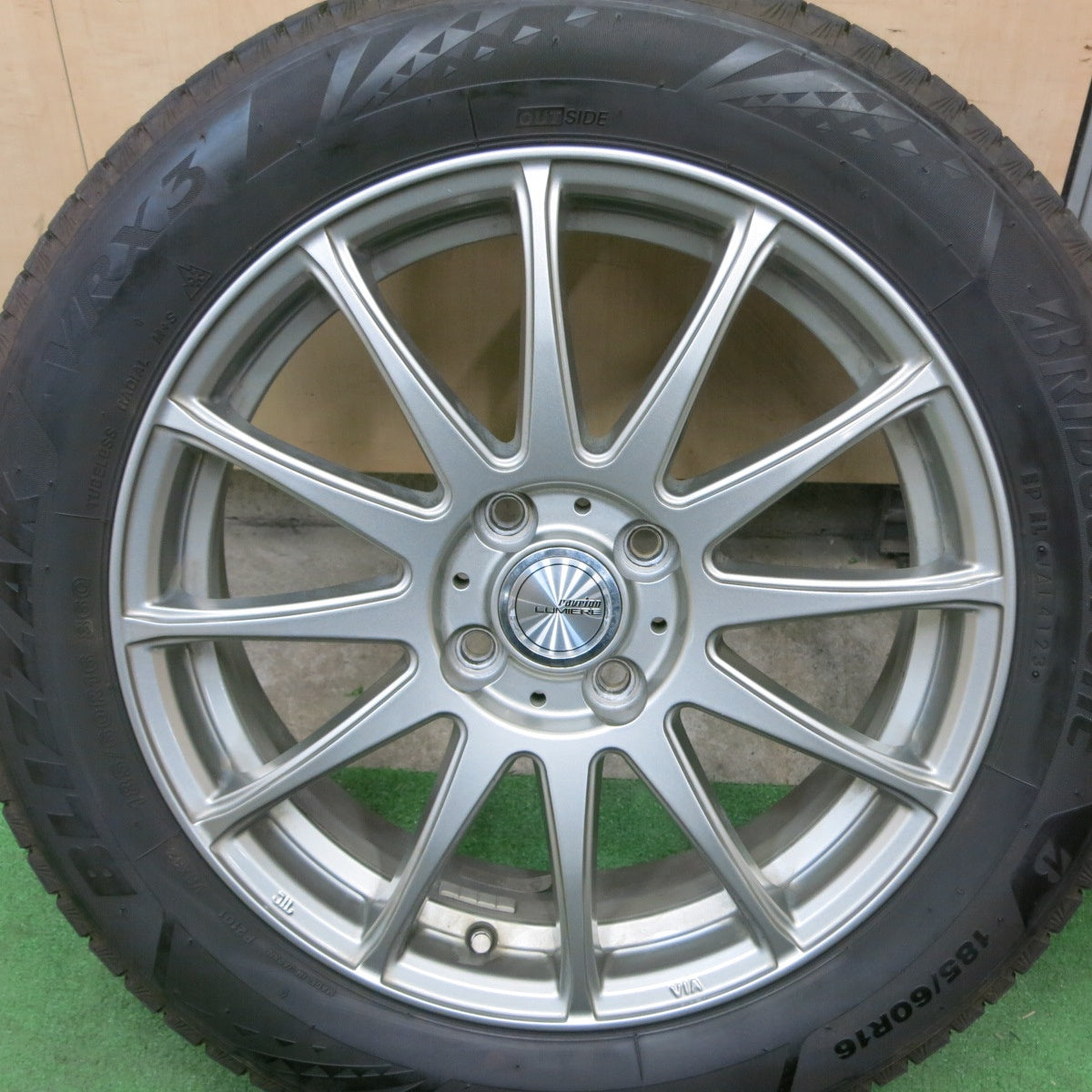 バリ溝!23年!キレイ!9.5分★スタッドレス 185/60R16 ブリヂストン ブリザック VRX3 ravrion LUMIERE ラブリオン 16インチ PCD100/4H★5050201TTス