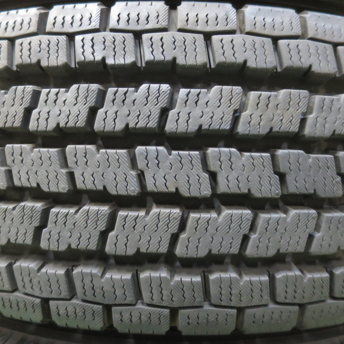 バリ溝!22年!9.5分以上★スタッドレス 195/70R15 106/104L 12PR ヨコハマ アイスガード iG91 タイヤ 15インチ キャラバン ハイエース 等★6062403イスタ