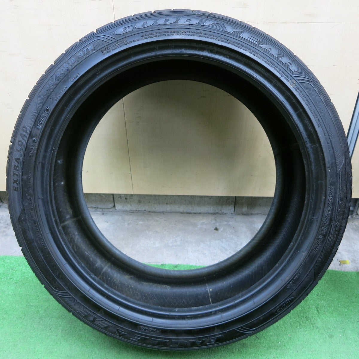バリ溝!22年!9.5分★245/40R18 グッドイヤー イーグル LS EXE タイヤ 18インチ スバル WRX レヴォーグ 等★5042503TTノタ