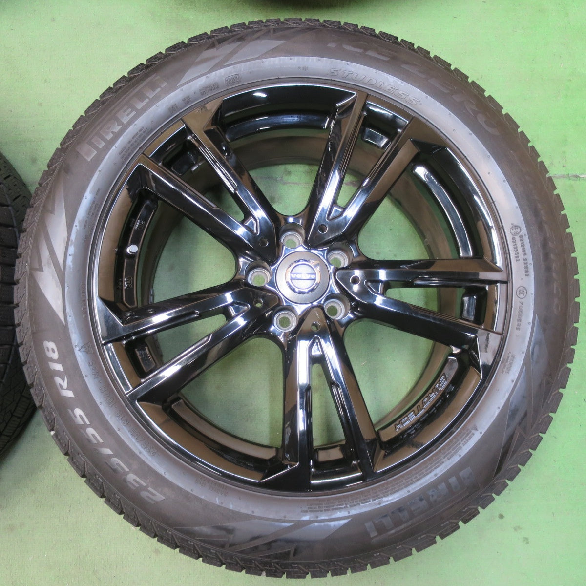 バリ溝!22年!キレイ!9分★ボルボ 等 EUROTECH GAYA SOLI 235/55R18 スタッドレス ピレリ アイスゼロ アシンメトリコ ユーロテック ガヤ ソリ 18インチ PCD108/5H★5092203イス