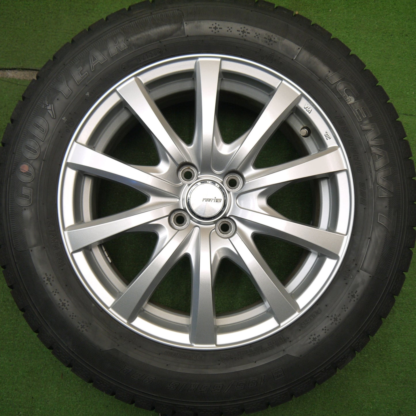 バリ溝!キレイ!9分★スタッドレス 195/65R16 グッドイヤー アイスナビ7 ravrion RS01 ラブリオン 16インチ PCD100/4H★5042103Hス