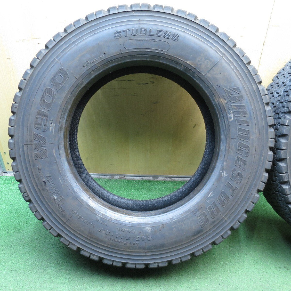 2本価格!20年★トラック タイヤ 245/70R19.5 136/134J スタッドレス ブリヂストン W900 19.5インチ★4052907クスタ