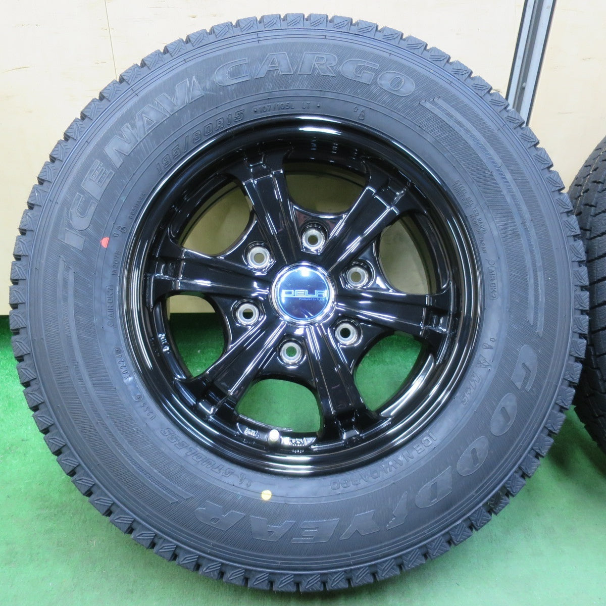 未使用!24年★ハイエース 等 195/80R15 107/105L スタッドレス グッドイヤー アイスナビ カーゴ DELF FLEX 15インチ PCD139.7/6H★5022415イス