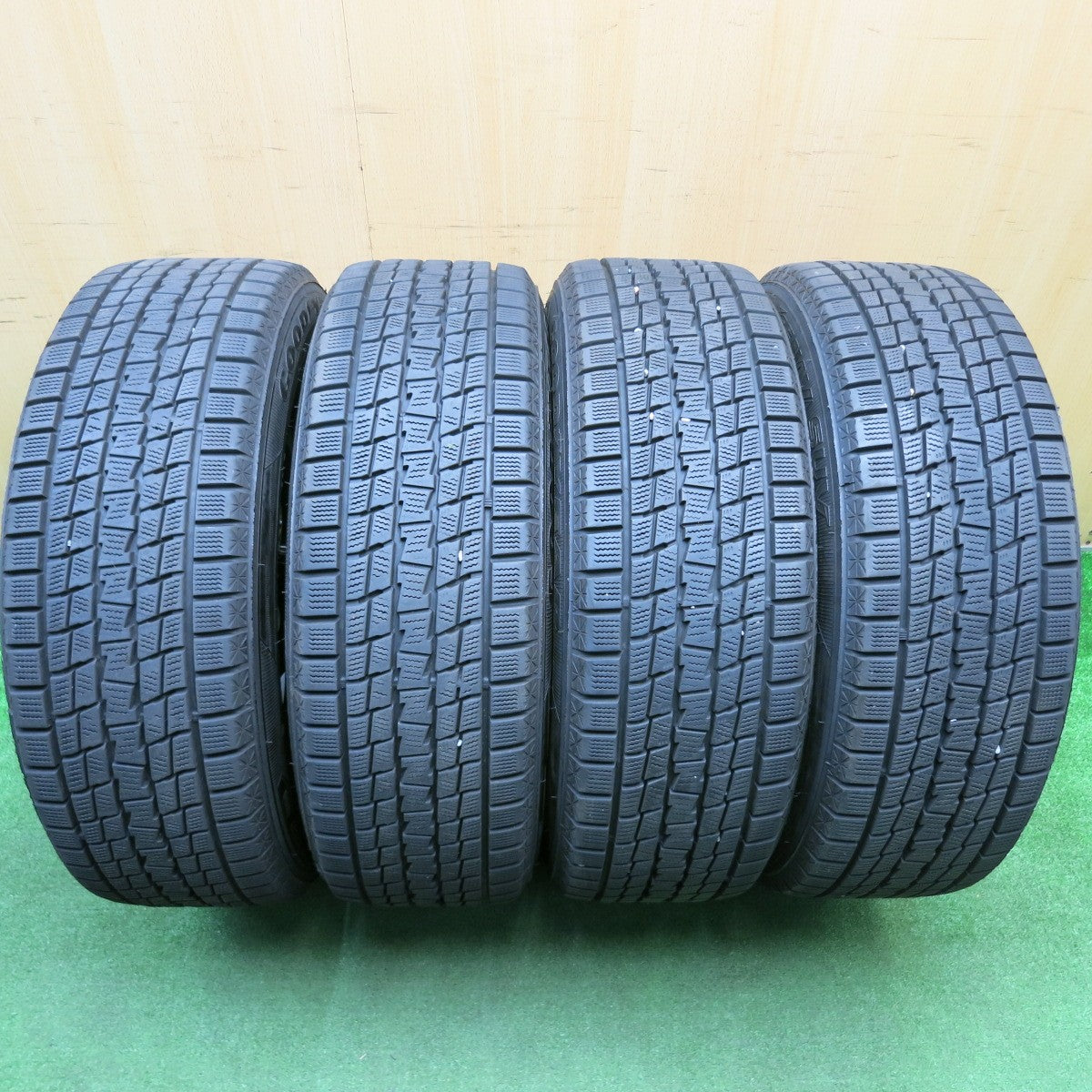 バリ溝!22年!キレイ!9.5分★スタッドレス 225/55R19 グッドイヤー アイスナビ SUV VELVA SPORTZ ヴェルヴァ 19インチ PCD114.3/5H★5121807HAス