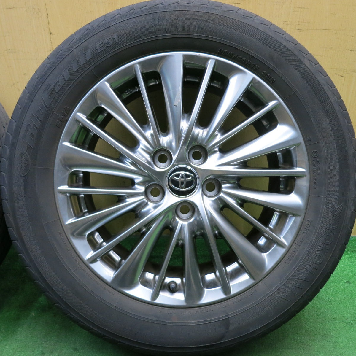 キレイ!21年★トヨタ 30系 アルファード ヴェルファイア 純正 225/60R17 ヨコハマ ブルーアース E51 E51A 17インチ PCD114.3/5H★5060605AKノ