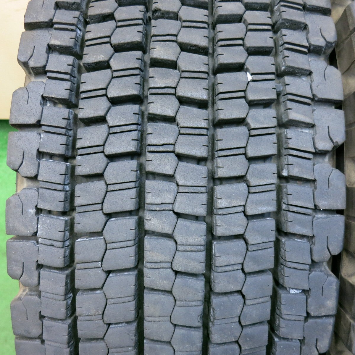 バリ溝!24年!9分★トラック タイヤ 265/70R19.5 140/138J スタッドレス ブリヂストン W900 19.5インチ★5061903SYスタ