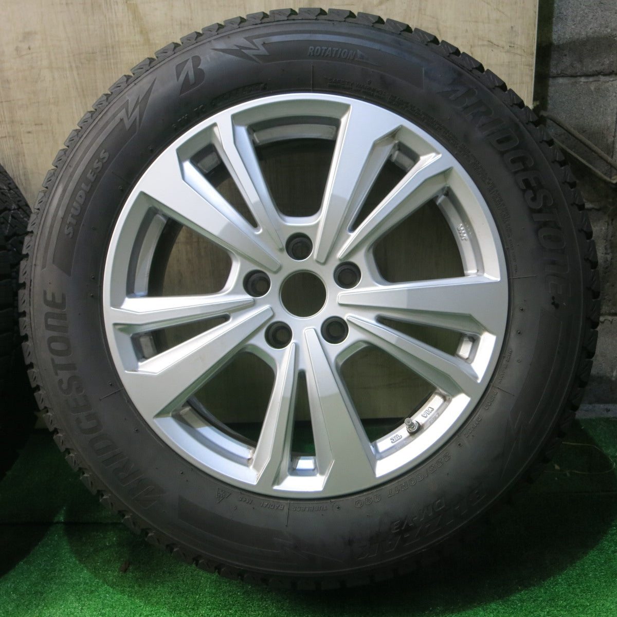 バリ溝!23年!キレイ!9.5分★BMW 等 smartline 365 225/60R17 スタッドレス ブリヂストン ブリザック DM-V3 スマートライン 17インチ PCD112/5H★5051703NJス