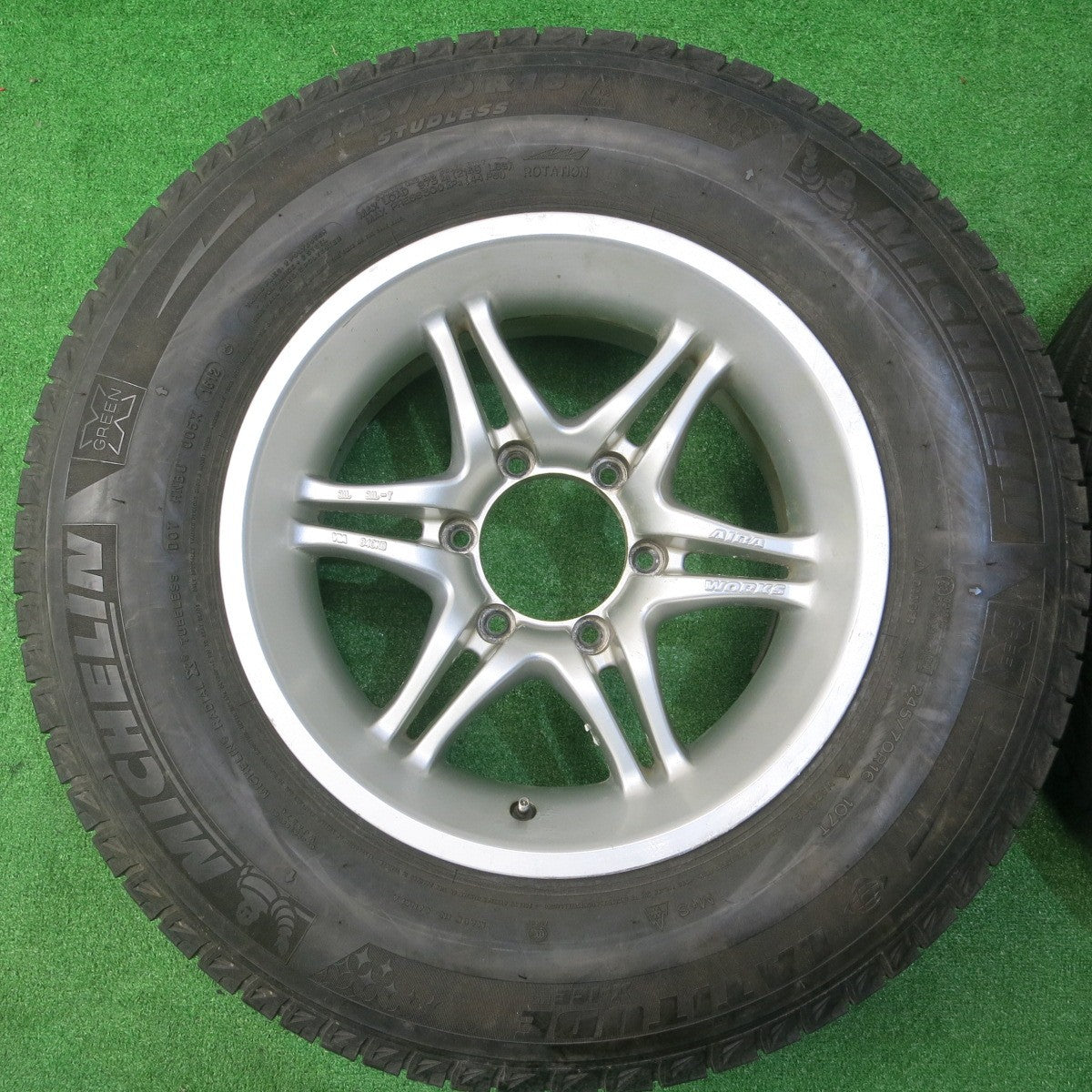 バリ溝!8.5分★AIBA WORKS 245/70R16 スタッドレス ミシュラン LATITUDE X-ICE XI2 アイバ ワークス 16インチ PCD139.7/6H★5051701NJス