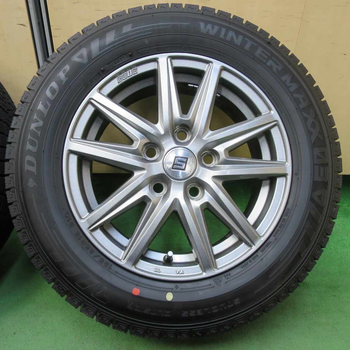 バリ溝!23年!キレイ!ほぼ10分★スタッドレス 195/65R15 ダンロップ ウインターマックス 03 SEIN ザイン 15インチ PCD114.3/5H★5050210イス