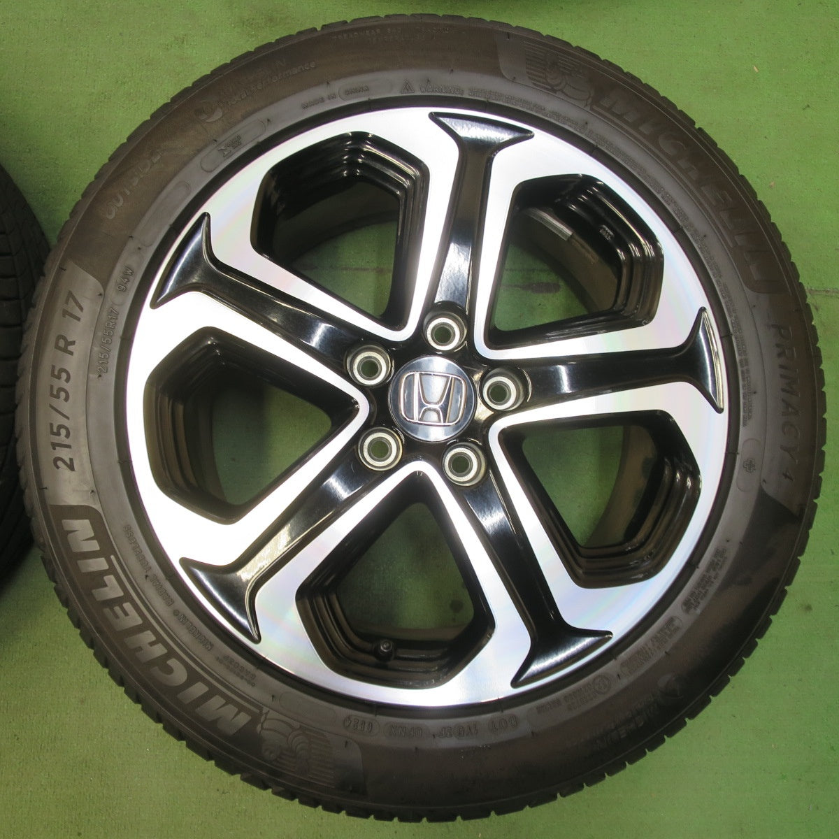 バリ溝!24年!キレイ!9分★ホンダ RU ヴェゼル Zグレード 純正 215/55R17 ミシュラン プライマシー4 17インチ PCD114.3/5H★5082607イノ