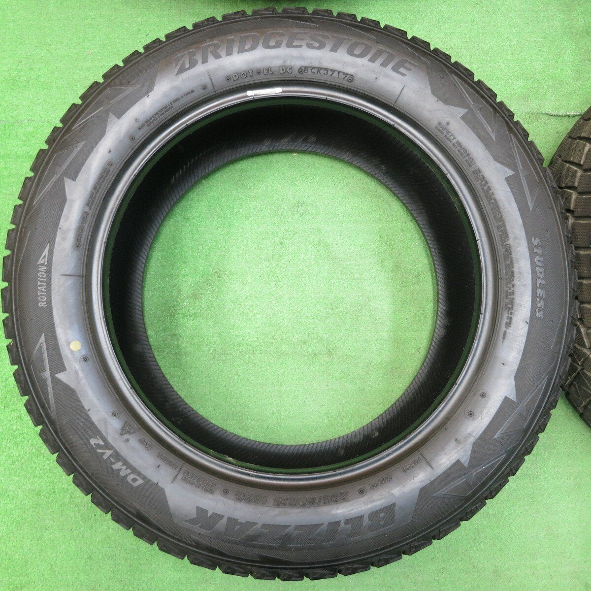 バリ溝!8.5分★スタッドレス 235/60R18 ブリヂストン ブリザック DM-V2 レクサス RX CR-V エクストレイル等★4032712イスタ