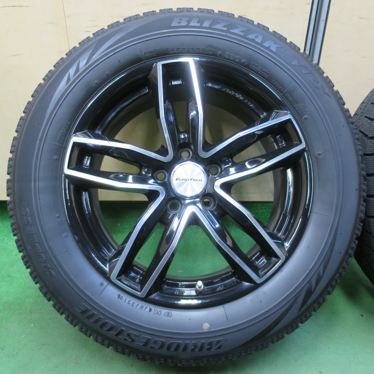 バリ溝!9分★アウディ 等 EUROTECH GAYA5 225/60R17 スタッドレス ブリヂストン ブリザック VRX ユーロテック ガヤ5 17インチ PCD112/5H★5042501イス