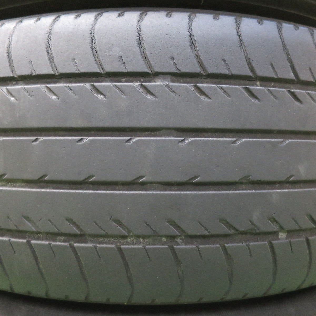 キレイ★日産 E52 エルグランド 純正 225/55R18 ヨコハマ dBデシベル E70 E70A 18インチ PCD114.3/5H★5050402IMノ