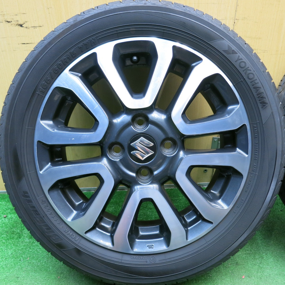 バリ溝!22年!8.5分★スズキ ハスラー 純正 165/60R15 ヨコハマ ブルーアース AE01 15インチ PCD100/4H★5083101HAノ