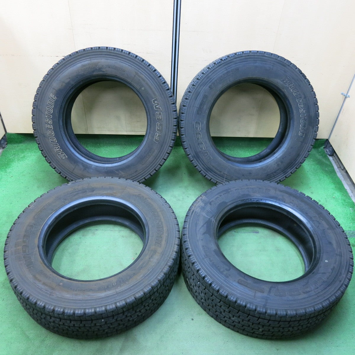 バリ溝!23年!9分★トラック タイヤ 245/70R19.5 136/134J スタッドレス ブリヂストン W999 19.5インチ★5053007SYスタ