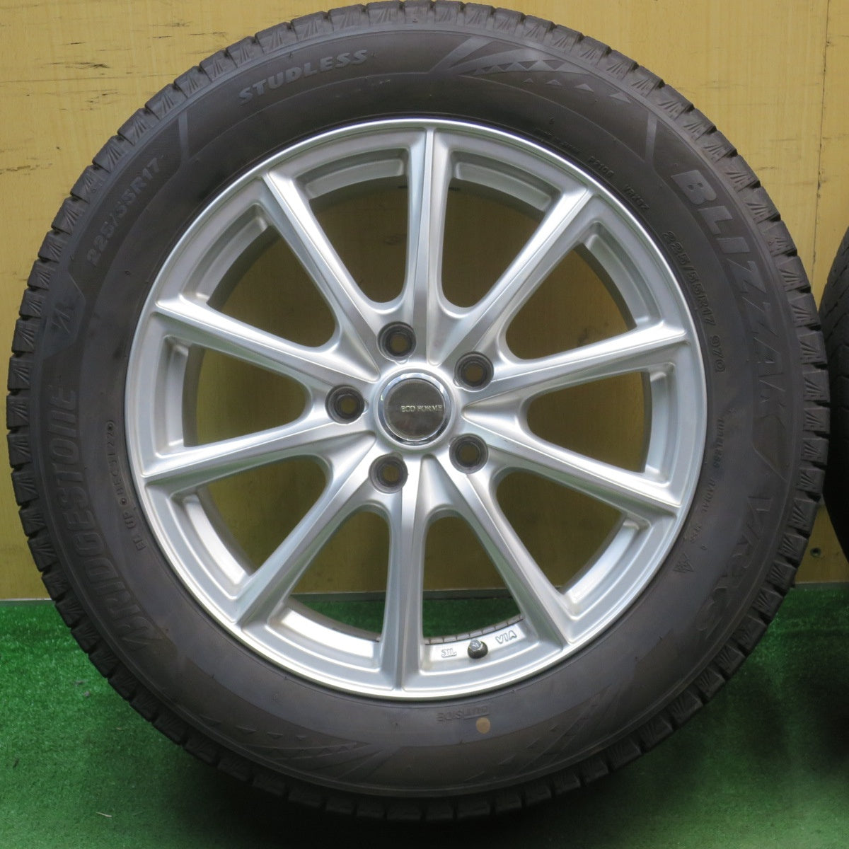 バリ溝!22年!キレイ!9.5分★スタッドレス 225/55R17 ブリヂストン ブリザック VRX3 ECO FORME エコフォルム 17インチ PCD114.3/5H★5093003NJス