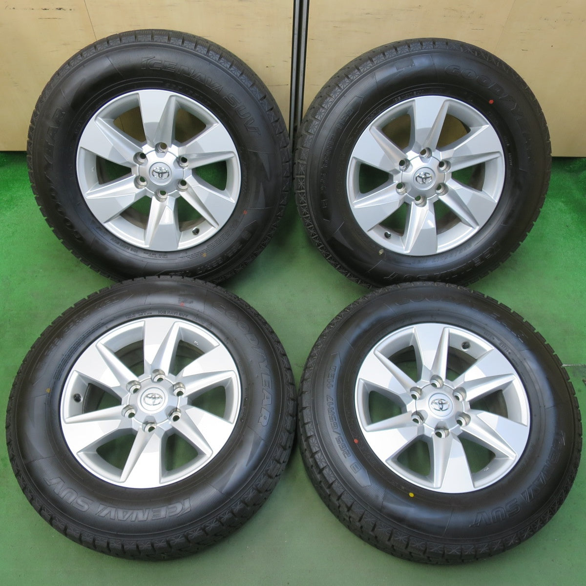 超バリ溝!キレイ!9.5分以上★トヨタ 150系 ランクル プラド 純正 265/65R17 スタッドレス グッドイヤー アイスナビ SUV 17インチ PCD139.7/6H★5102501イス