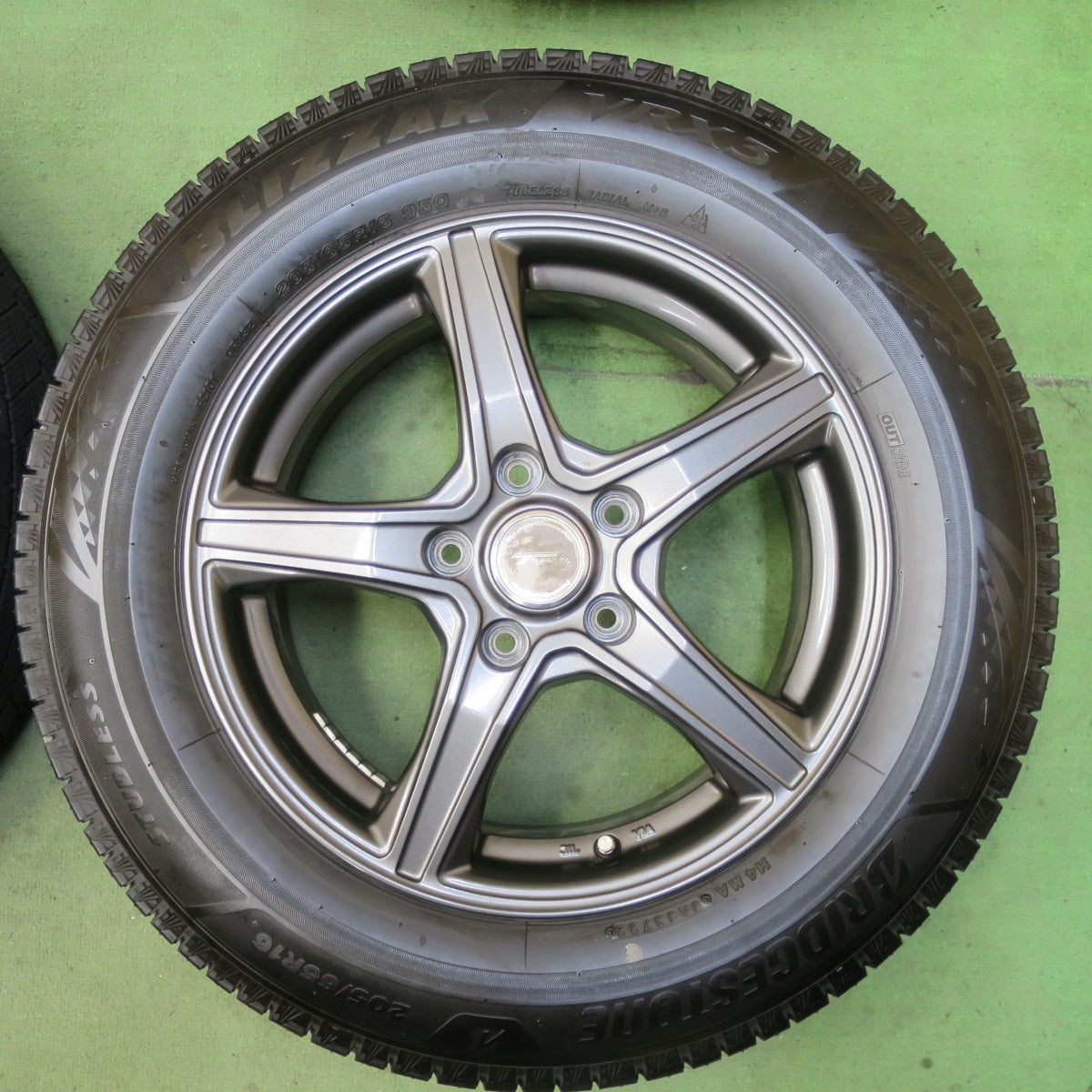 バリ溝!22年!キレイ!9.5分★スタッドレス 205/65R16 ブリヂストン ブリザック VRX3 TOPRUN トップラン 16インチ PCD114.3/5H★5092503TTス
