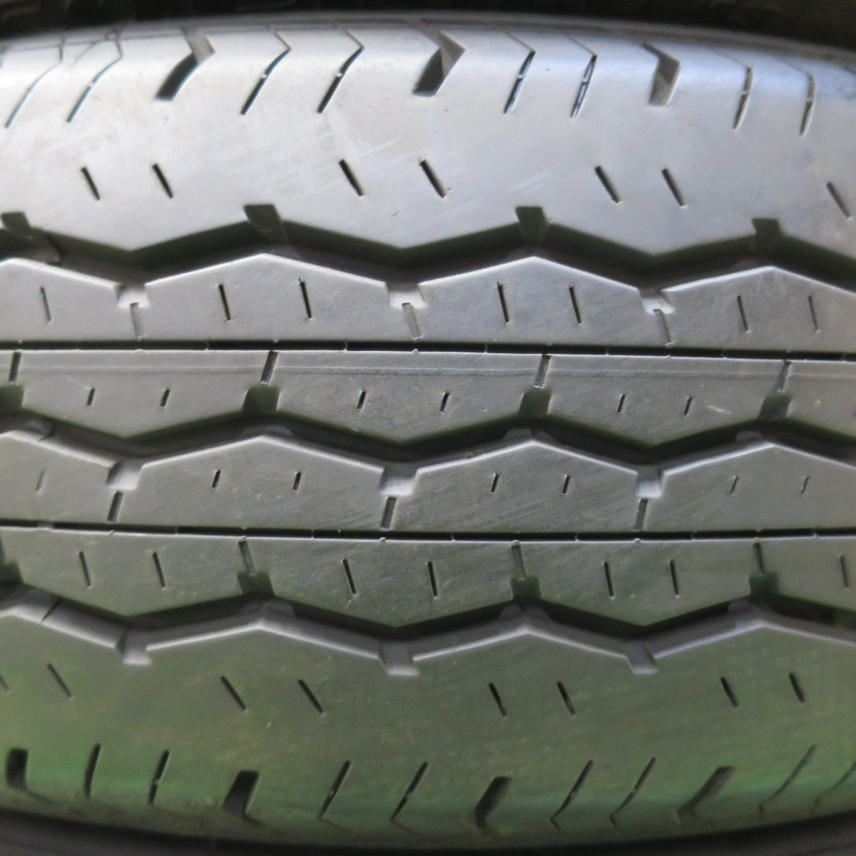 バリ溝!21年!9分★195/80R15 107/105N ブリヂストン エコピア RD613 タイヤ 15インチ ハイエース キャラバン 等★5041208イノタ