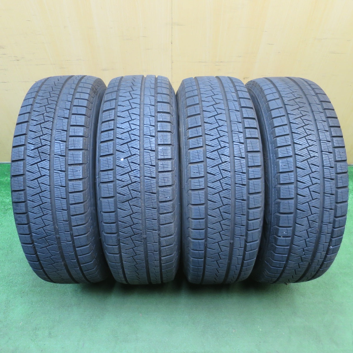 バリ溝!キレイ!9分★スタッドレス 225/65R17 ピレリ アイスアシンメトリコ プラス ESTROSA C25 エステローザ 17インチ PCD114.3/5H★6041602NJス