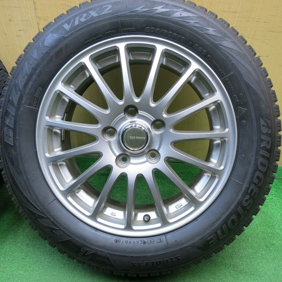 バリ溝!キレイ!9.5分★スタッドレス 205/60R16 ブリヂストン ブリザック VRX2 ECO FORME エコフォルム 16インチ PCD114.3/5H★5031609TNス