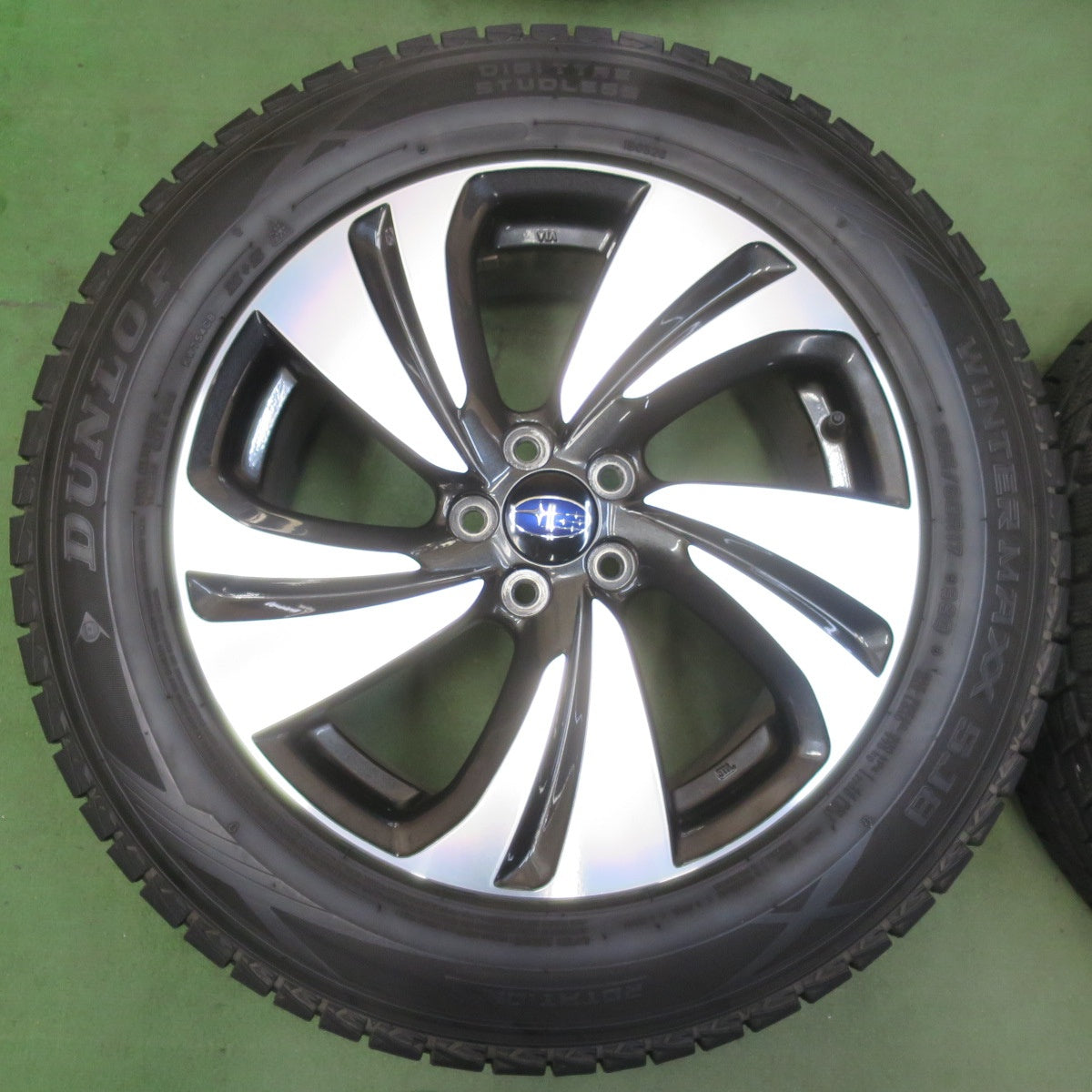 バリ溝!キレイ!9.5分★スバル XV 純正 225/60R17 スタッドレス ダンロップ ウインターマックス SJ8 17インチ PCD100/5H★5111212イス