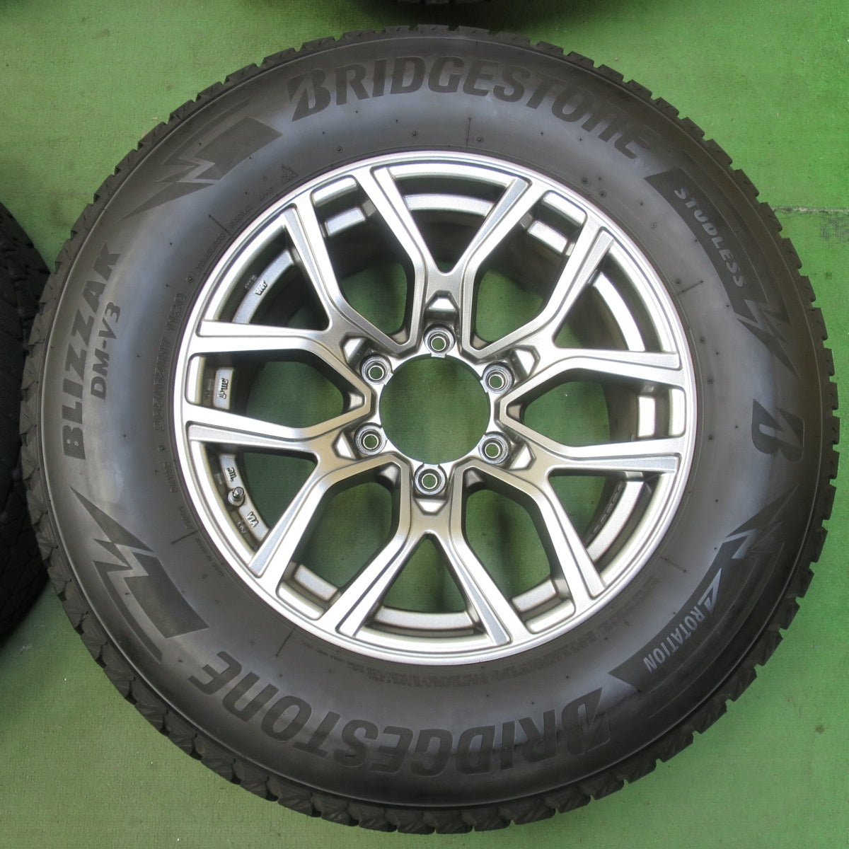 キレイ!21年★スタッドレス 265/65R17 ブリヂストン ブリザック DM-V3 KAZERA H301 カゼラ 17インチ PCD139.7/6H★5093001イス