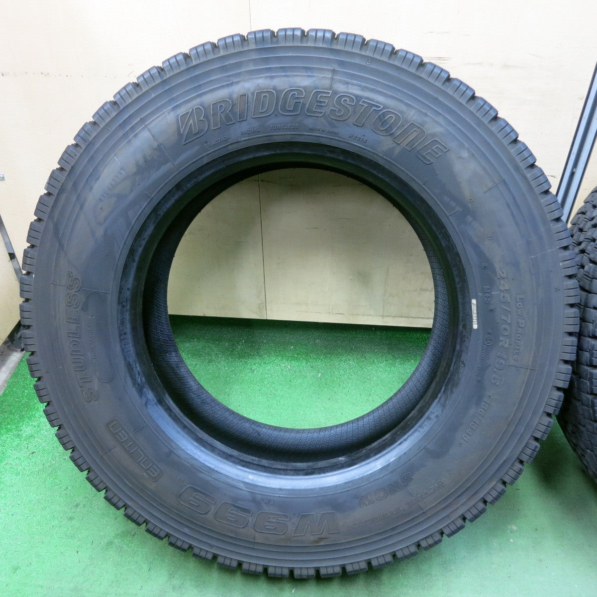 バリ溝!24年!9.5分★トラック タイヤ 245/70R19.5 136/134J スタッドレス ブリヂストン W999 19.5インチ★5053003ナスタ