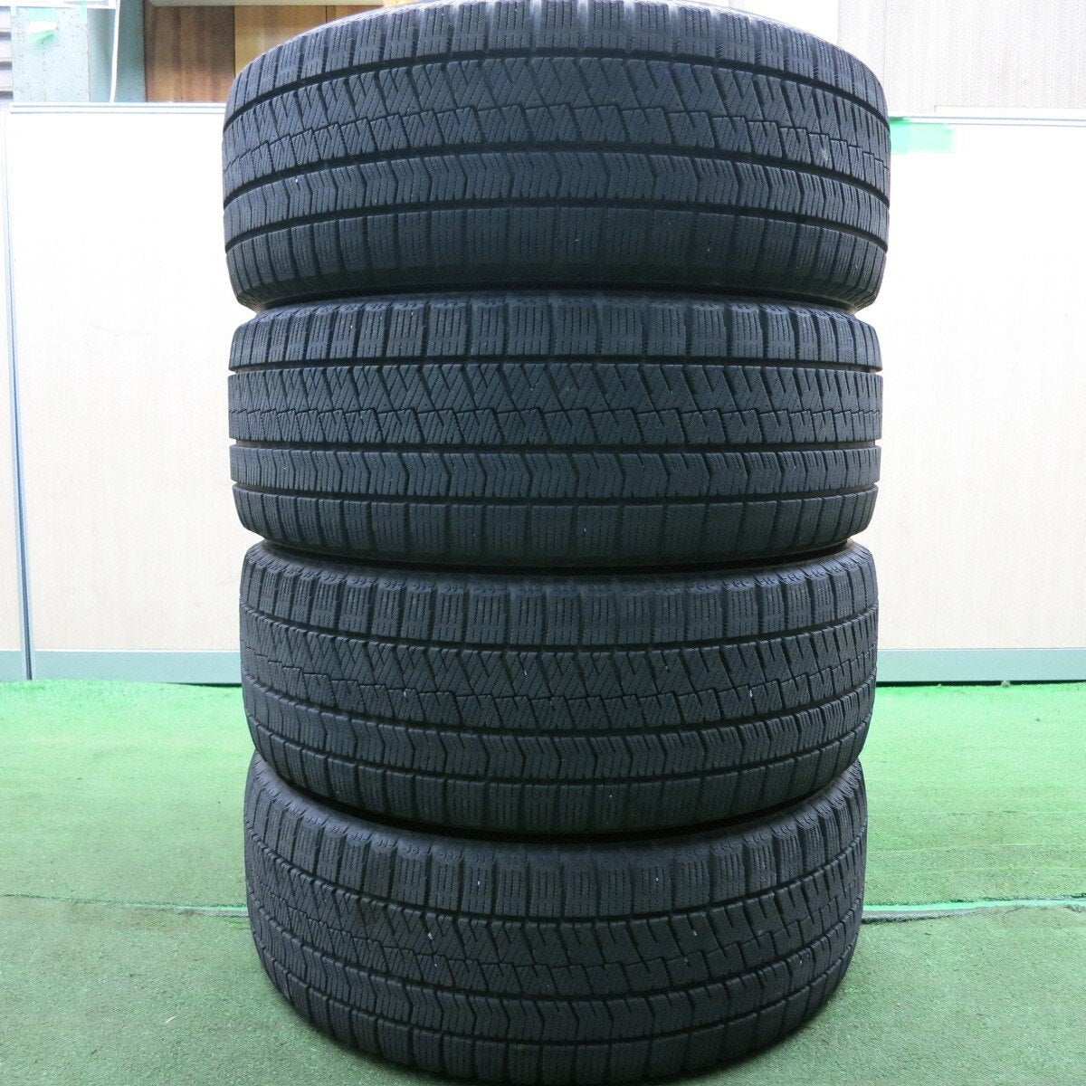 バリ溝!キレイ!9.5分★日産 C27 セレナ ニスモ 純正 205/50R17 スタッドレス ブリヂストン VRX2 PCD114.3/5H★4050601HAス
