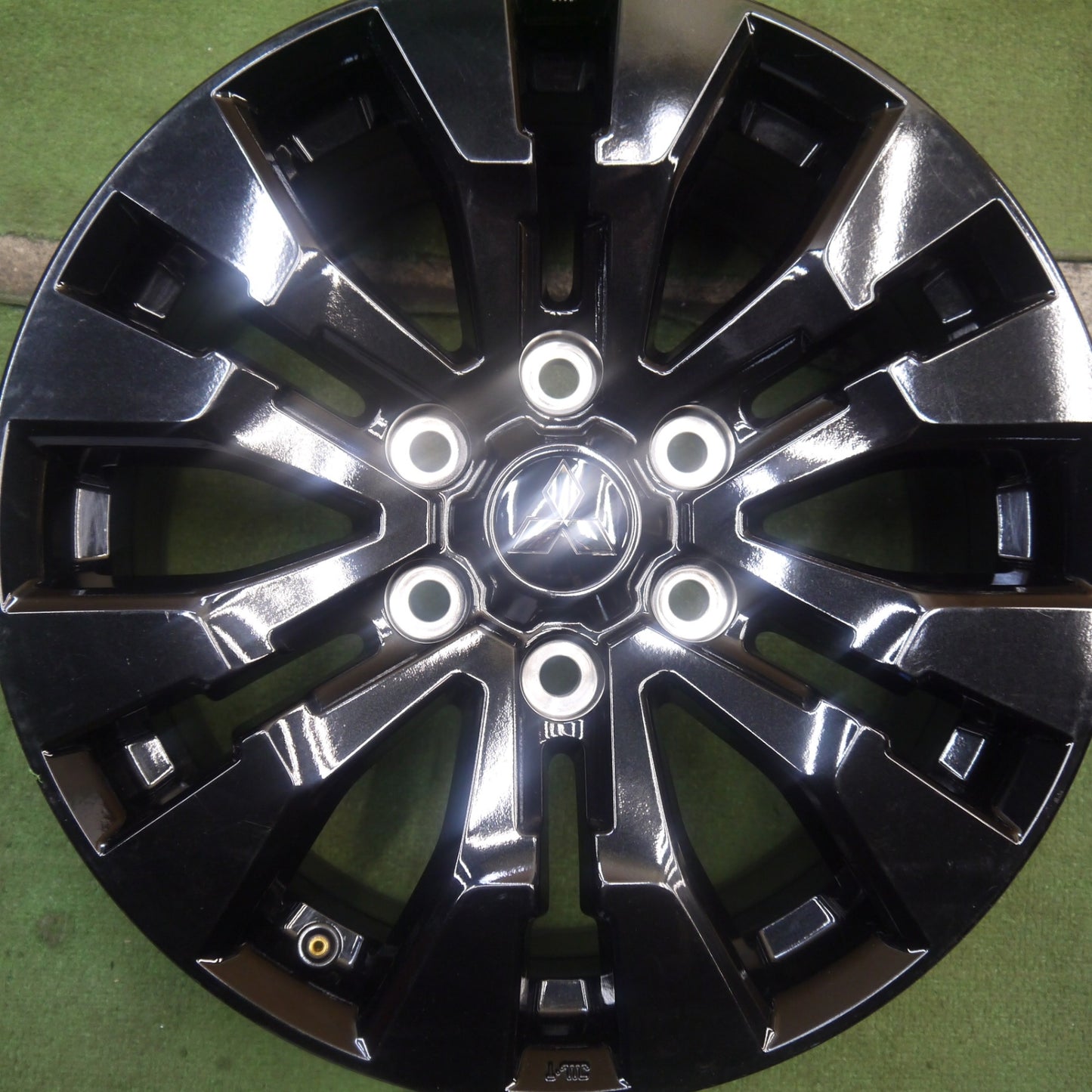未使用★三菱 トライトン GSR 純正 ENKEI ホイール 18インチ エンケイ 18×7.5J PCD139.7/6H★5090304Hホ