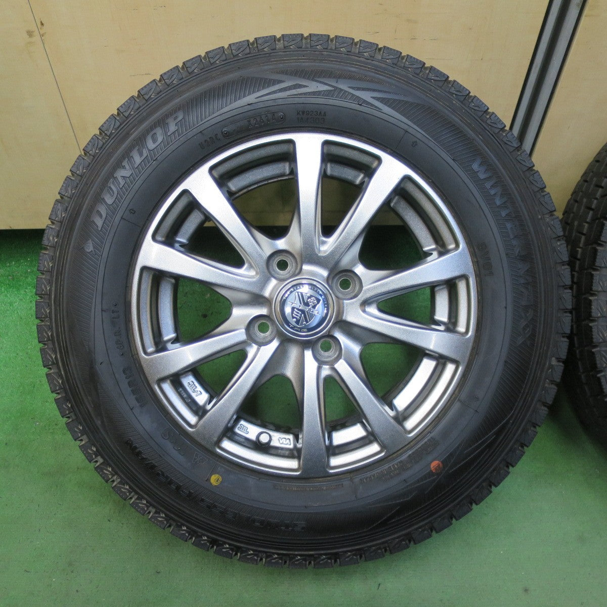 バリ溝!キレイ!9.5分以上★スタッドレス 155R13 6PR ダンロップ ウインターマックス SV01 T.R.G. TRG 13インチ PCD100/4H★5080101TTス