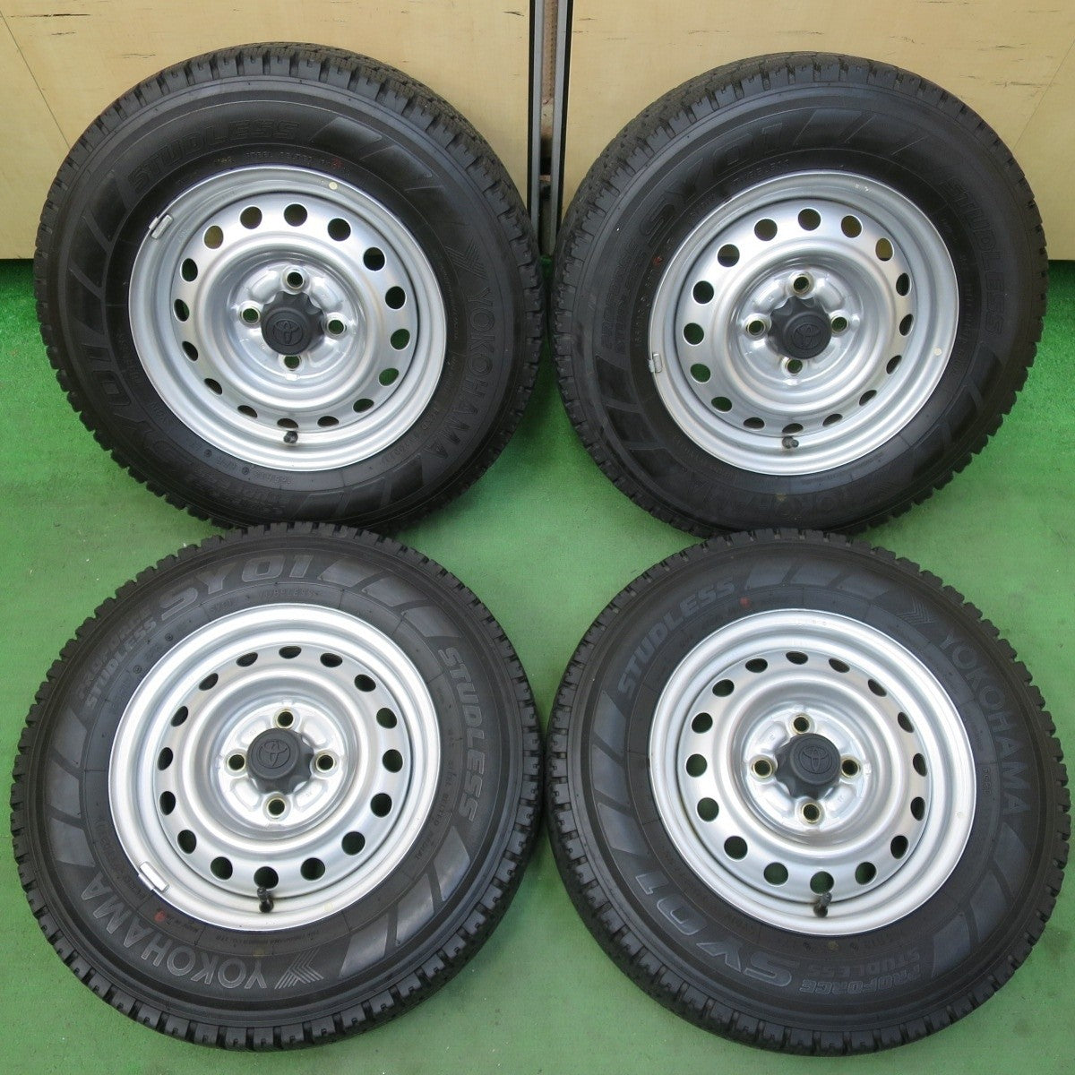 バリ溝!キレイ!9.5分★トヨタ プロボックス サクシード 純正 スチール 165R13 6PR スタッドレス ヨコハマ SY01 13インチ PCD100/4H★5040303イス