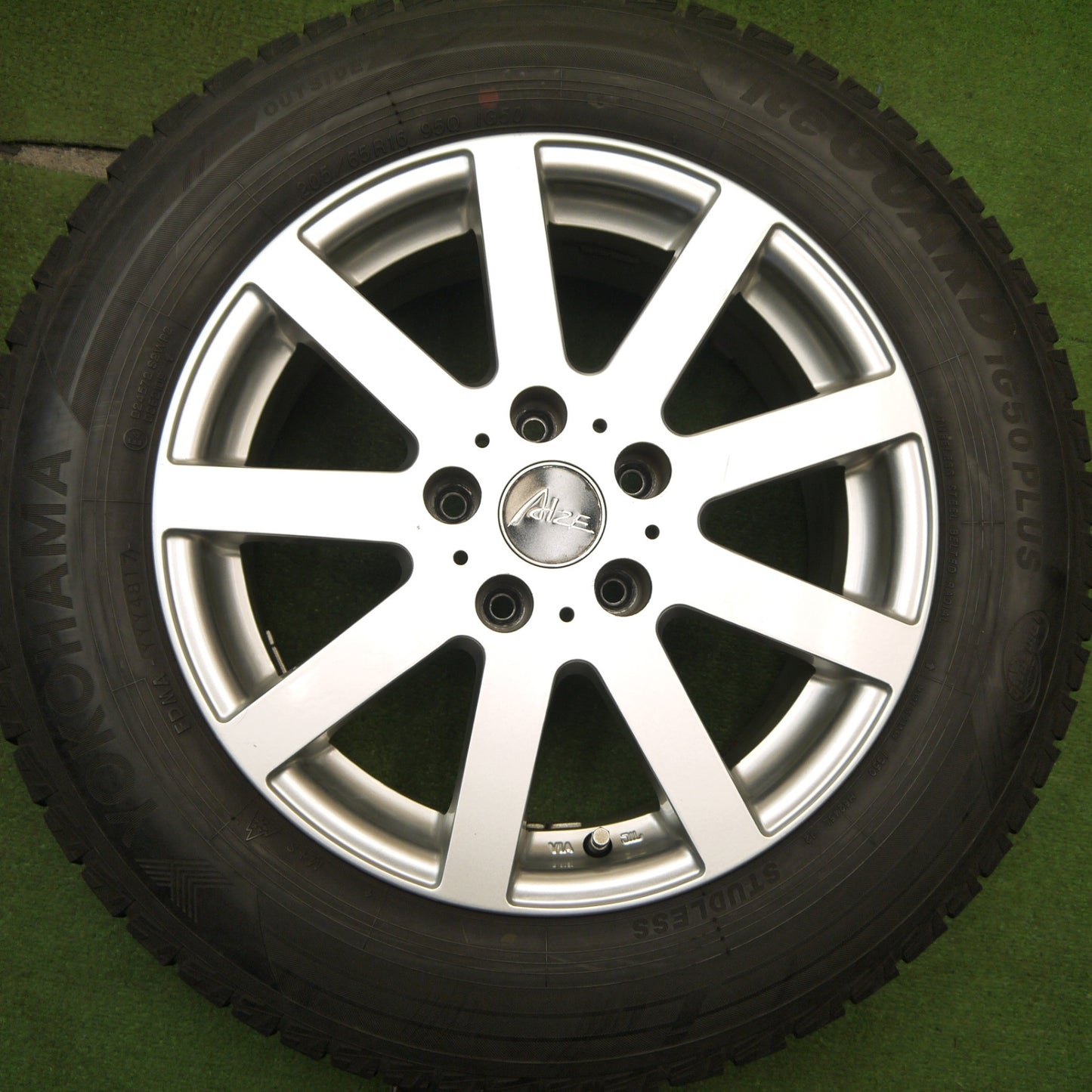 バリ溝!9.5分★スタッドレス 205/65R16 ヨコハマ アイスガード iG50 プラス ALZE 16インチ PCD114.3/5H★5043008Hス