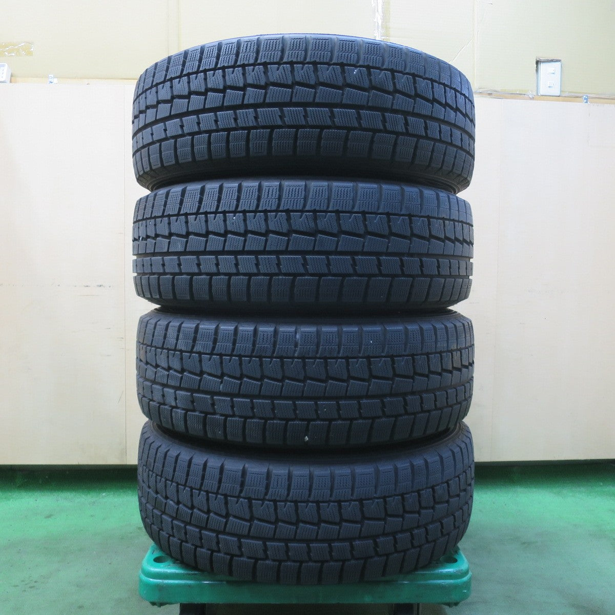 バリ溝!9.5分★スタッドレス 215/60R17 ダンロップ ウインターマックス WM01 VIOLENTO ヴィオレント 17インチ PCD114.3/5H★6012006イス
