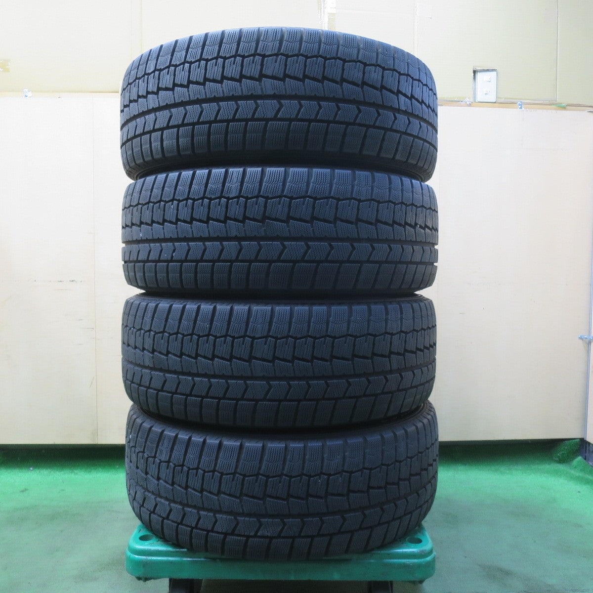 バリ溝!キレイ!9分★トヨタ 30系 アルファード ヴェルファイア 純正 235/50R18 スタッドレス ダンロップ ウインターマックス WM02 18インチ PCD114.3/5H★5111201イス