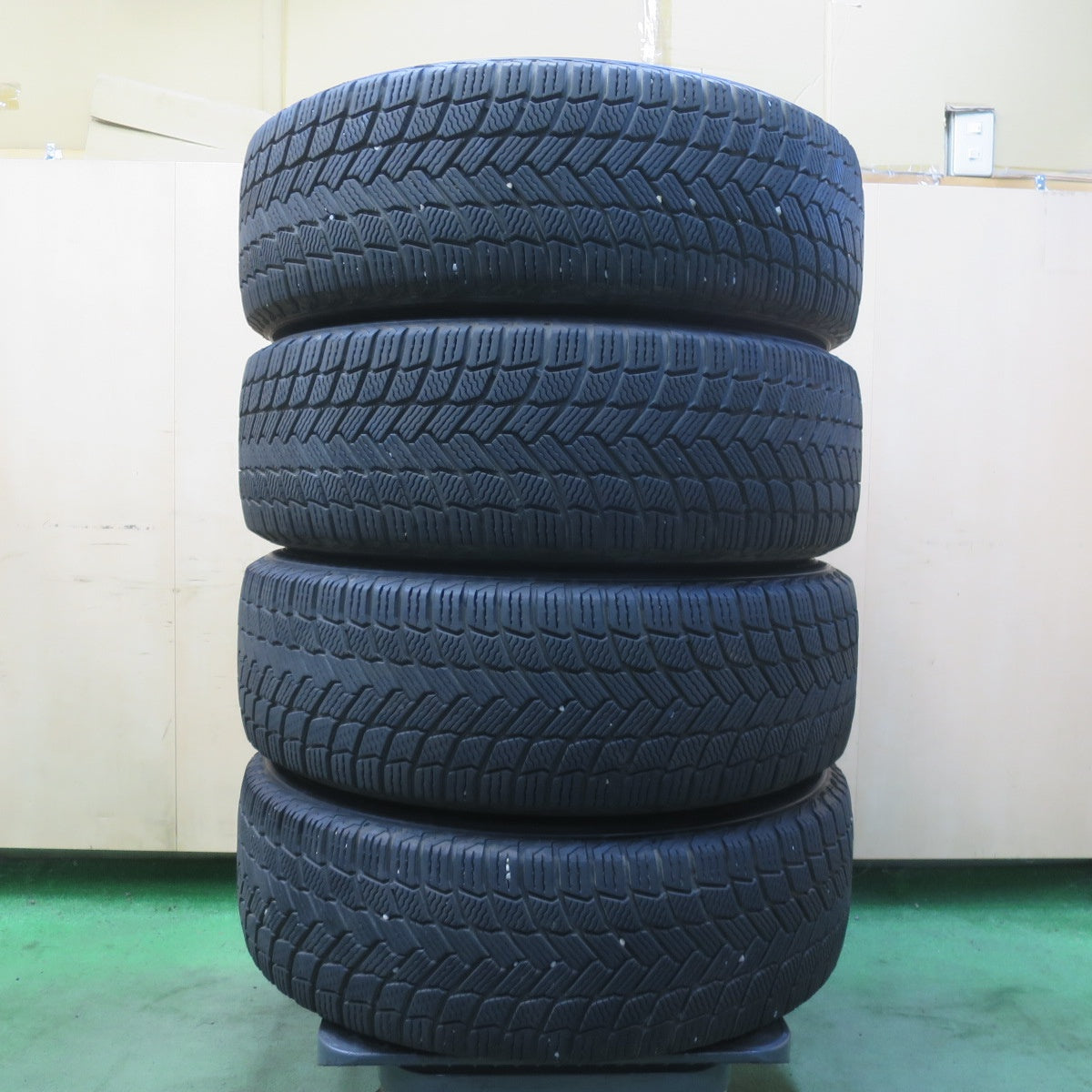 バリ溝!24年!キレイ!9分◎40系 アルファード 等 225/65R17 スタッドレス ミシュラン X-ICE SNOW SUV ravrion RS01 ラブリオン 17インチ PCD120/5H◎6071411イス