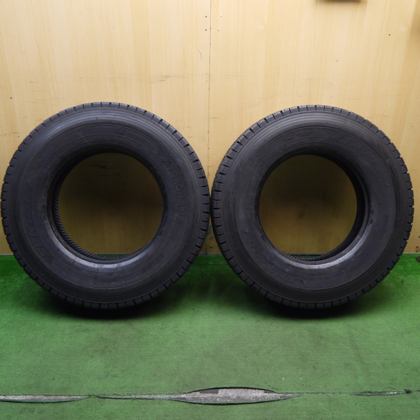 バリ溝!9分!2本★トラック バス タイヤ 9R19.5 14PR スタッドレス ヨコハマ ZEN 902ZE 19.5インチ★5062308KKスタ