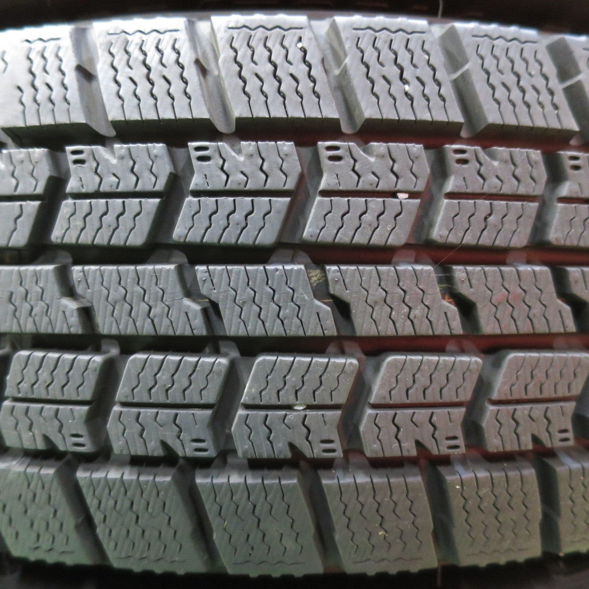 バリ溝!21年!キレイ!9.5分以上★スタッドレス 165/70R14 グッドイヤー アイスナビ7 D.O.S. DOS 14インチ PCD100/4H★4123017イス