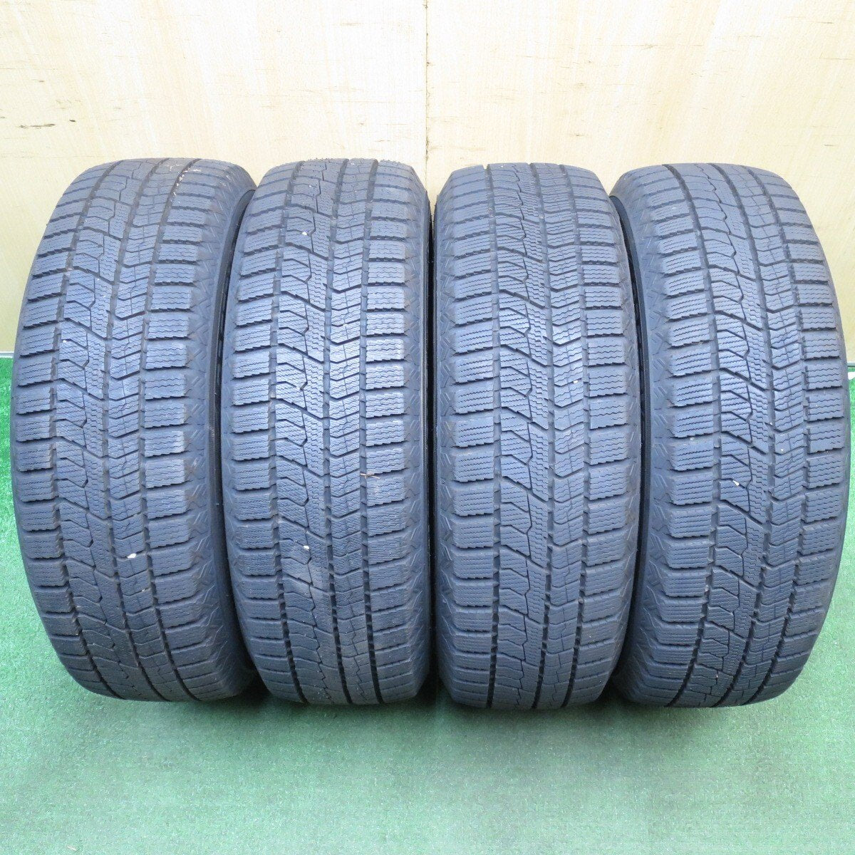 バリ溝!22年!キレイ!9.5分★スタッドレス 195/65R15 トーヨー オブザーブ GIZ2 WAREN ヴァーレン 15インチ PCD114.3/5H★4120204Hス